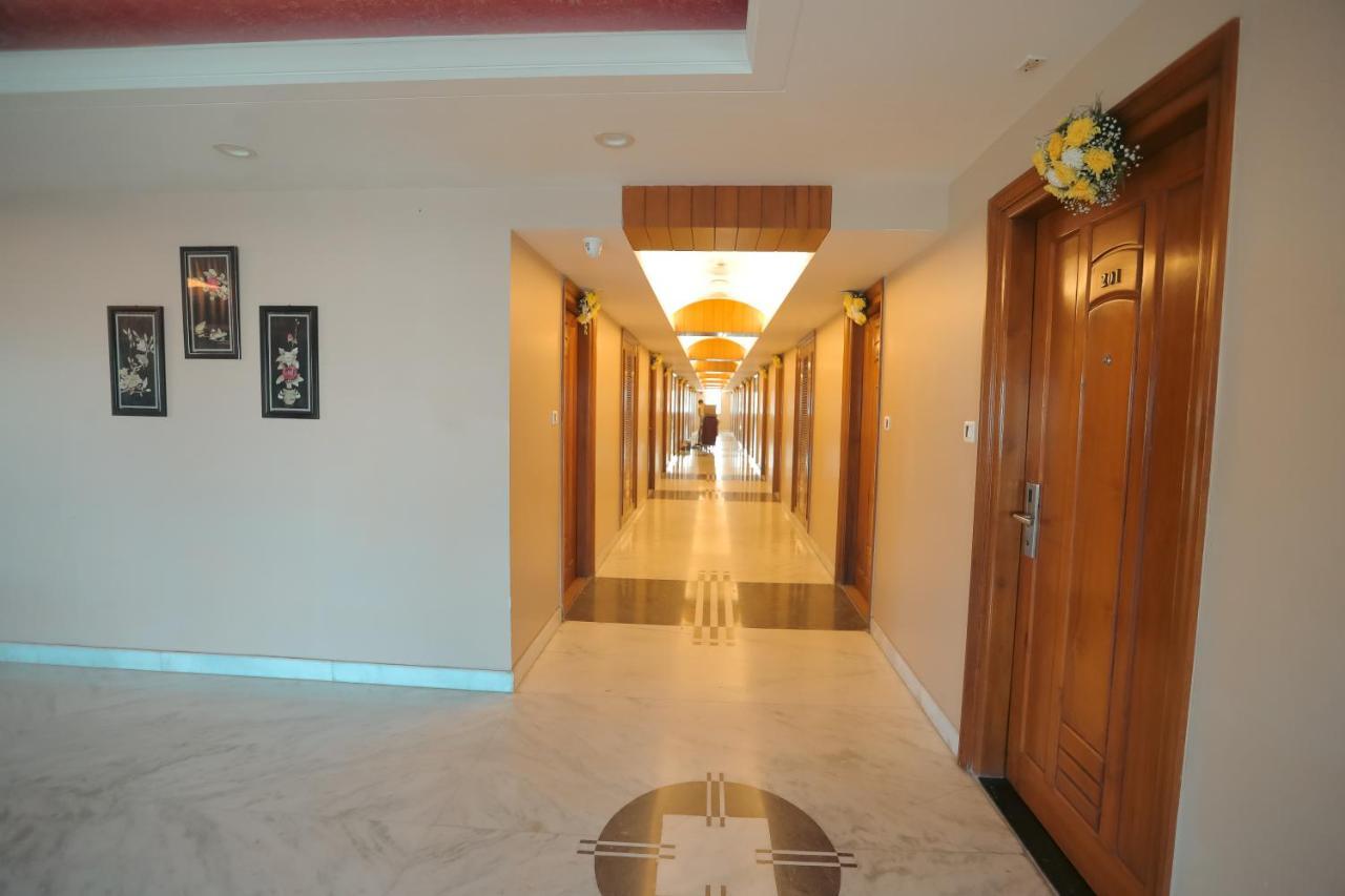 Hotel Saffron Leaf Dehradun Buitenkant foto