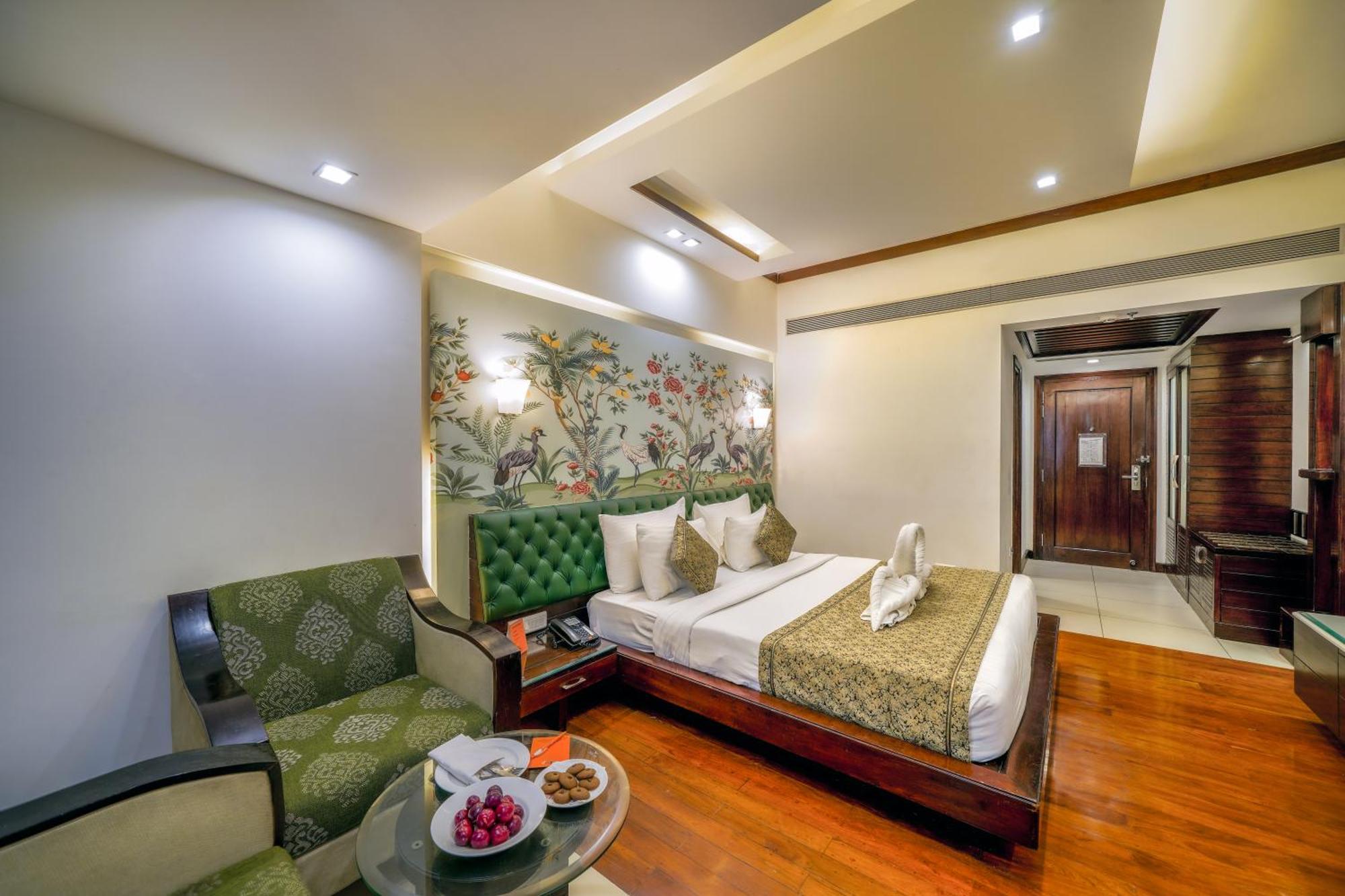 Hotel Saffron Leaf Dehradun Buitenkant foto