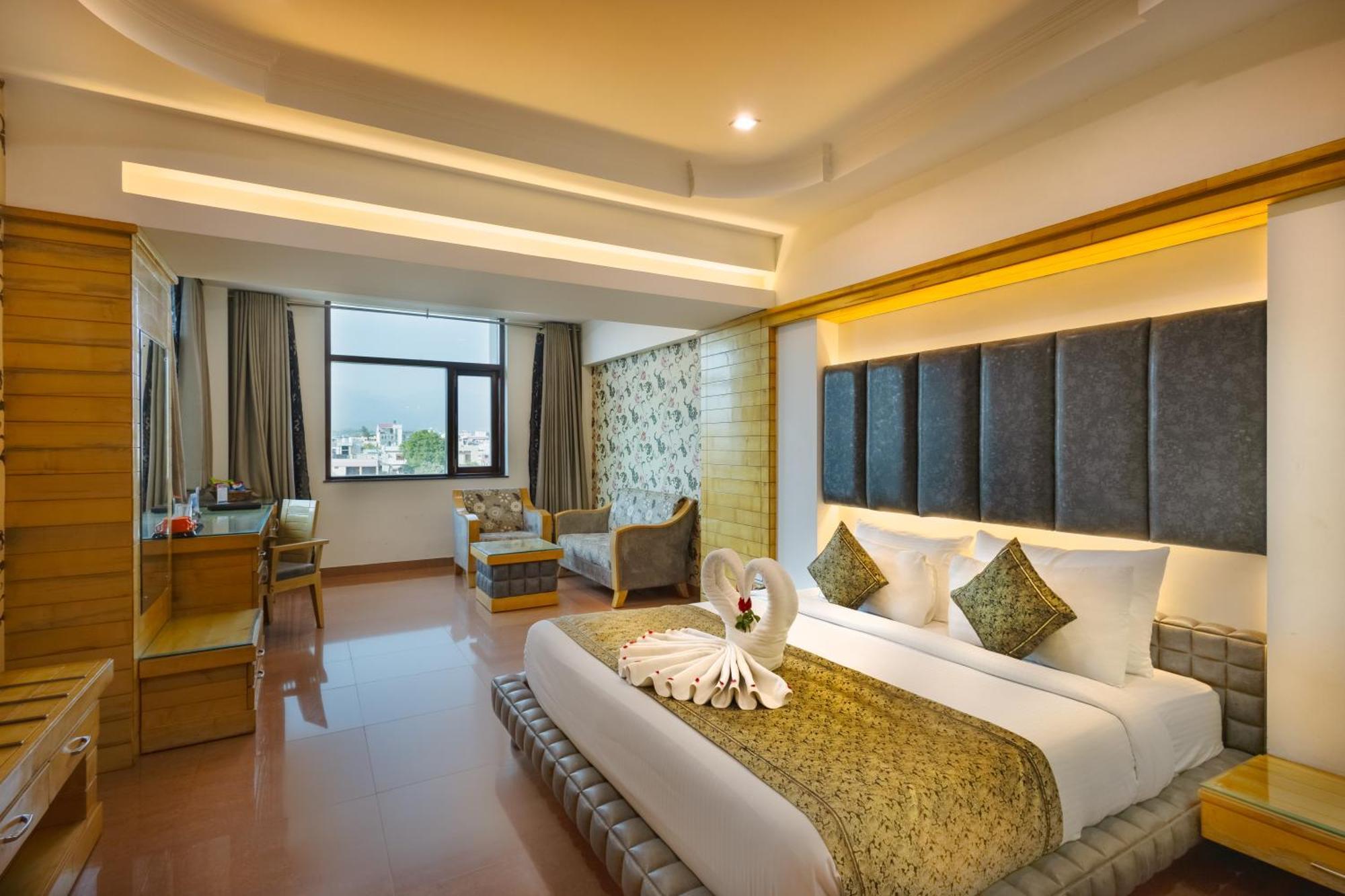 Hotel Saffron Leaf Dehradun Buitenkant foto