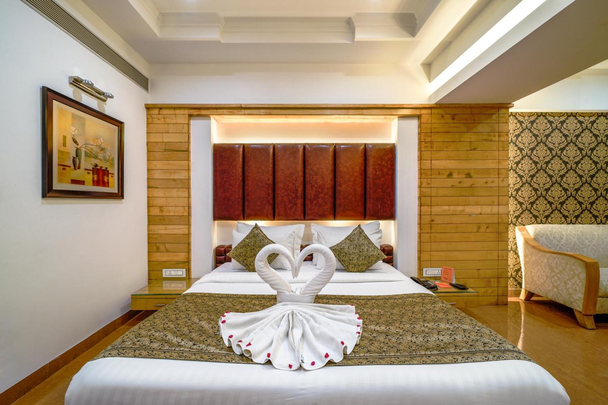 Hotel Saffron Leaf Dehradun Buitenkant foto