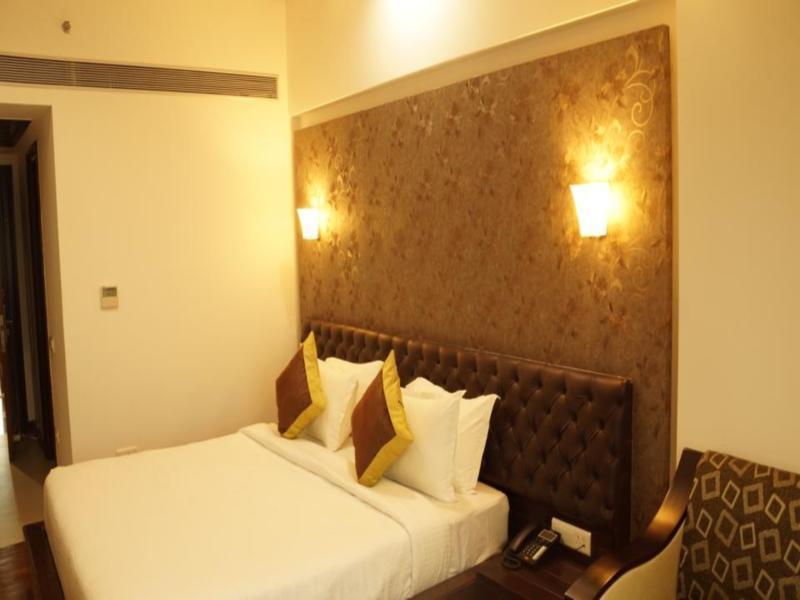 Hotel Saffron Leaf Dehradun Buitenkant foto