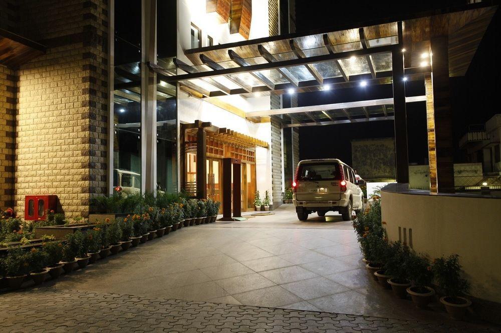 Hotel Saffron Leaf Dehradun Buitenkant foto