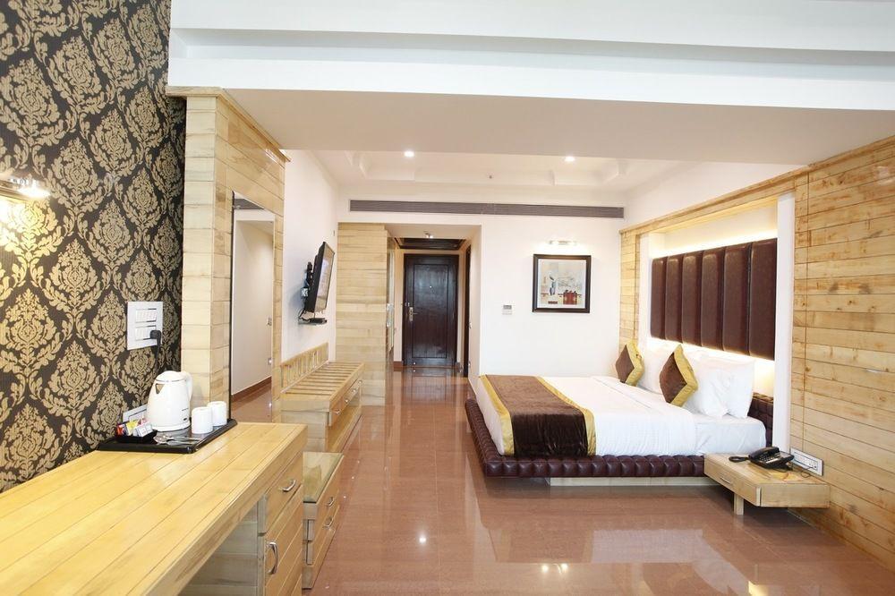 Hotel Saffron Leaf Dehradun Buitenkant foto