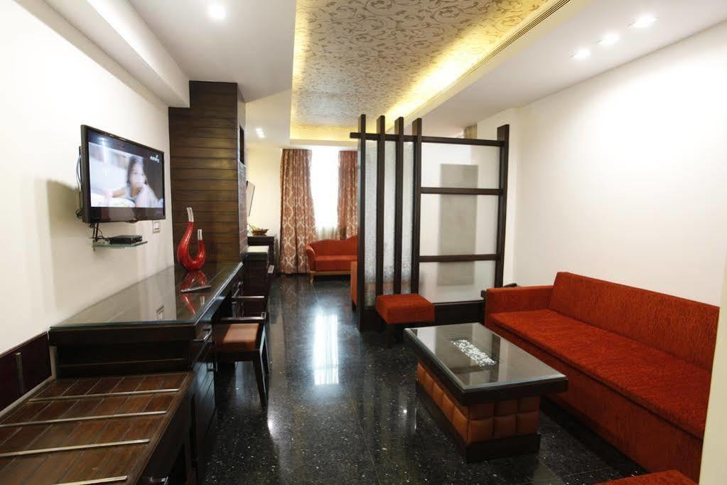 Hotel Saffron Leaf Dehradun Buitenkant foto