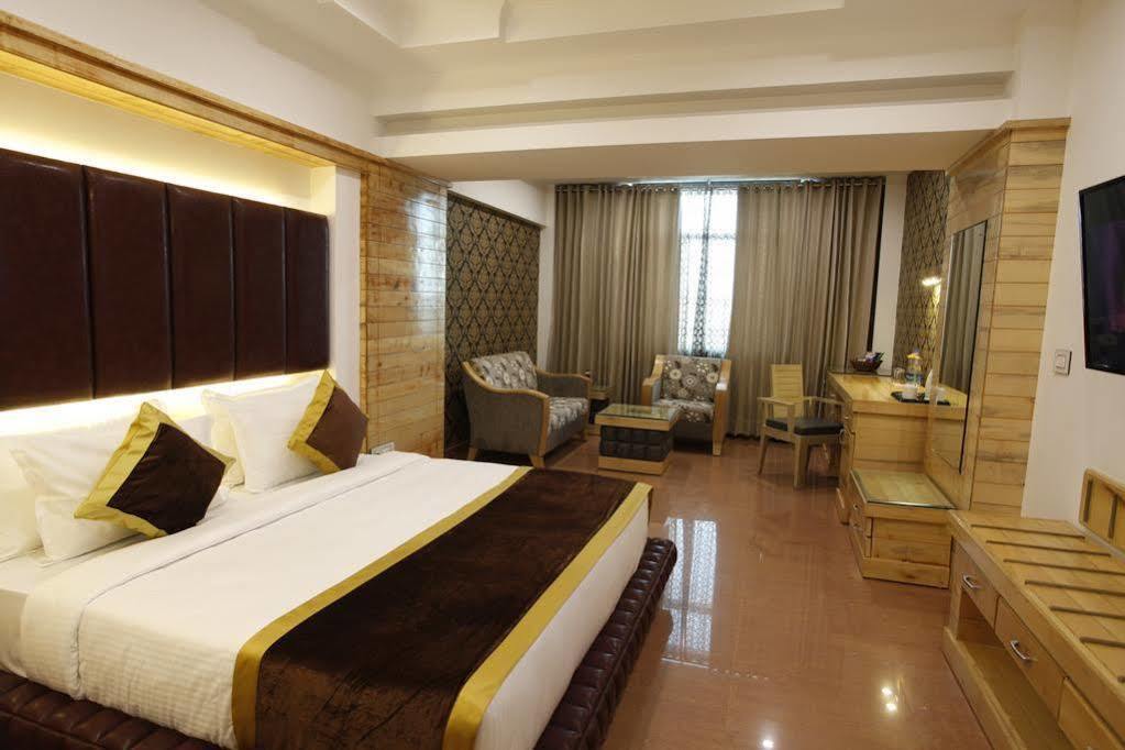 Hotel Saffron Leaf Dehradun Buitenkant foto
