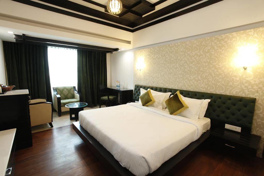 Hotel Saffron Leaf Dehradun Buitenkant foto